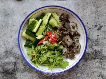 Make cucumber cucumber with sea cucumber step 5