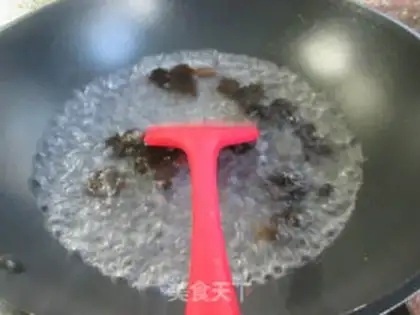 Make Black-mud shrimp-flavored onions step 2