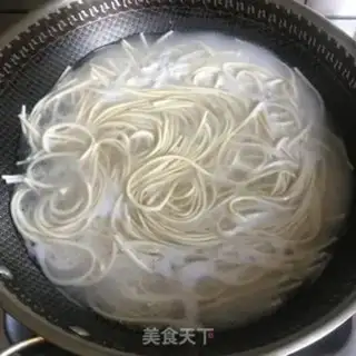 Make Pepper sauce noodles step 0