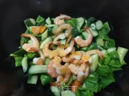 Make cucumber pepper shrimp step 9