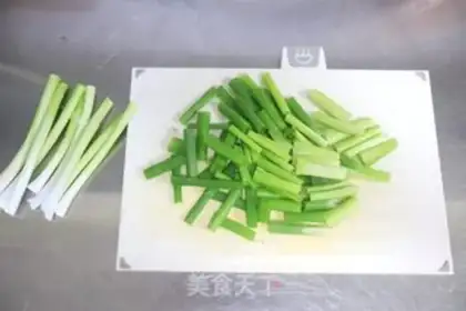 Make Onion noodles step 0