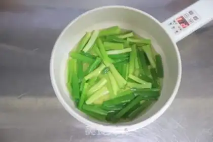 Make Onion noodles step 1