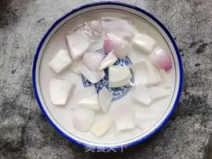 Make Onion wood and sea cucumber step 1