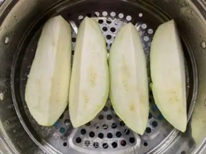 Make Garlic sauce and cheese step 3