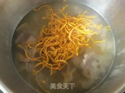 Make Worm grass and cowtail soup step 10