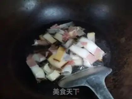 Make radish gravy step 1