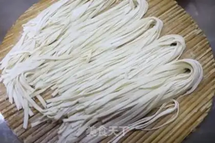 Make Chicken cucumber noodles step 2