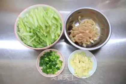 Make Chicken cucumber noodles step 5