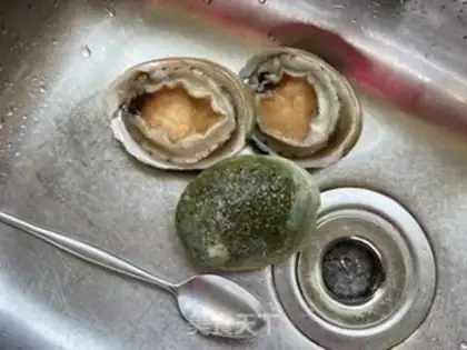 Make Abalone chicken soup step 1