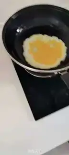 Make cucumber fried eggs step 4