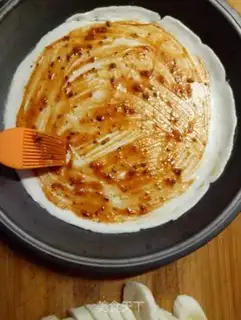 Make Banana hand grab pizza step 1