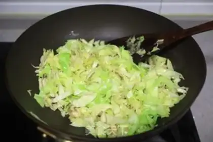 Make Round cabbage fried mushrooms step 4