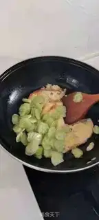 Make cucumber fried eggs step 7