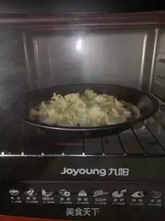 Make Banana hand grab pizza step 4