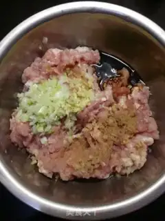 Make Fried oat pork balls step 1