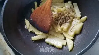 Make Spicy hyena potatoes step 7