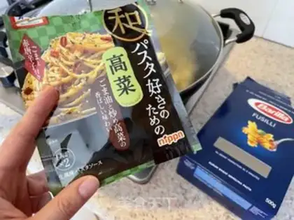 Make The clams boiled the spiral noodles step 6