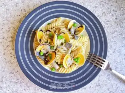 Make The clams boiled the spiral noodles step 7