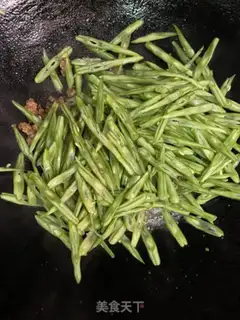 Make Four seasons of bean fried meat step 5