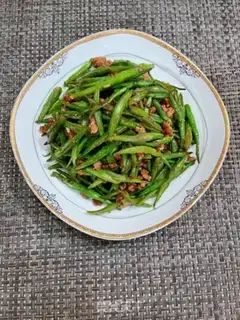 Make Four seasons of bean fried meat step 7