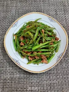 Make Four seasons of bean fried meat step 8