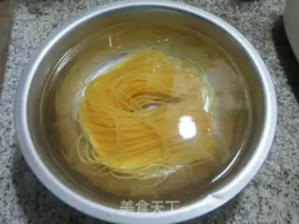 Make Beefball florist corn noodles step 1