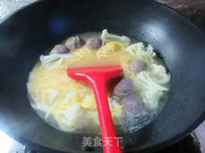 Make Beefball florist corn noodles step 8