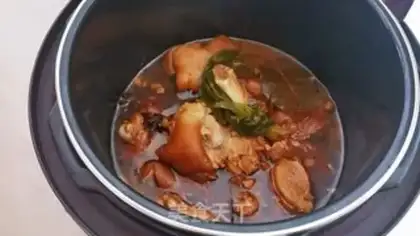 Make Roasted pig hoof step 7