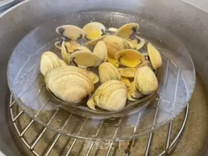 Make Cracking eggs step 0
