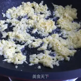 Make Spicy leather tomato egg noodles step 2