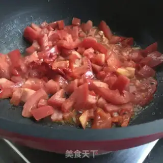 Make Spicy leather tomato egg noodles step 3