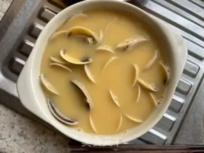 Make Cracking eggs step 3