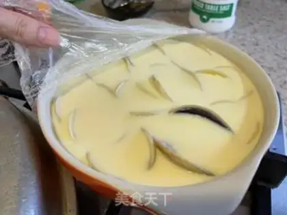 Make Cracking eggs step 4