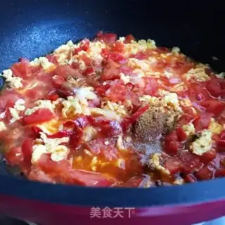 Make Spicy leather tomato egg noodles step 5