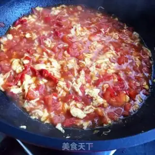 Make Spicy leather tomato egg noodles step 6
