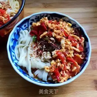Make Spicy leather tomato egg noodles step 10