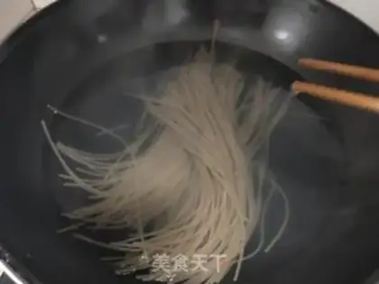 Make Tomato shrimp noodles step 17