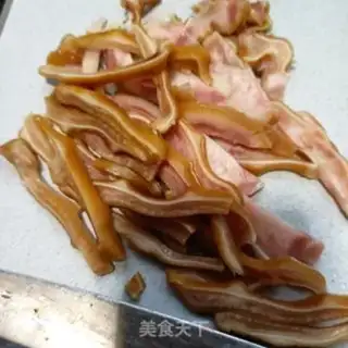 Make Piggy ears with cabbage step 0