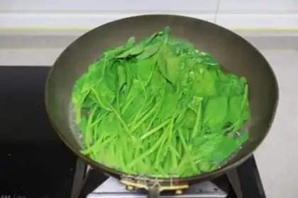 Make Spicy spinach sprouts step 4