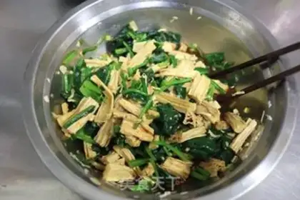Make Spicy spinach sprouts step 7