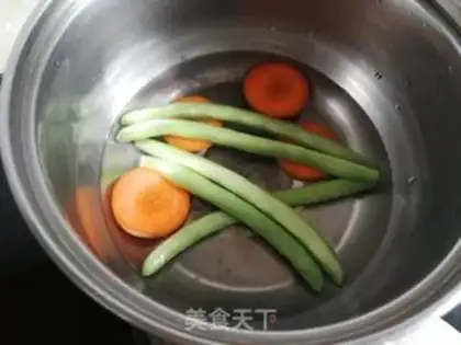 Make Soybeans egg sandwich step 1