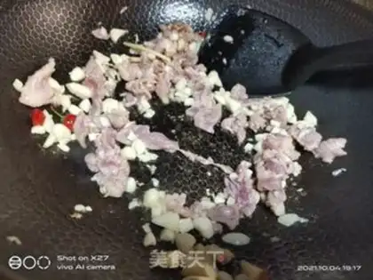 Make Carrot cabbage with fried meat step 1