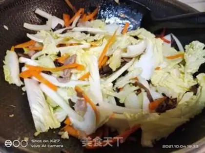 Make Carrot cabbage with fried meat step 3