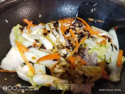 Make Carrot cabbage with fried meat step 4