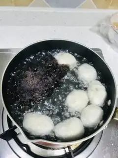 Make Soup of the purple meatballs step 3