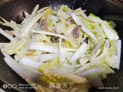 Make Eggs and cabbage with fried meat step 3