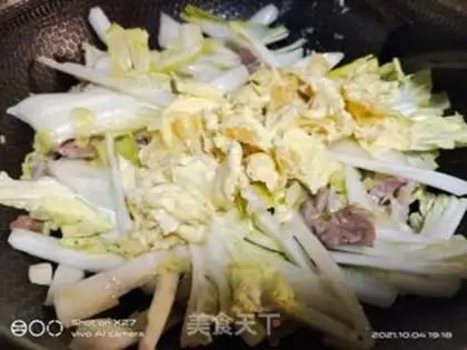 Make Eggs and cabbage with fried meat step 4