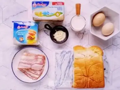 Make Cheese and egg fried sandwiches step 0