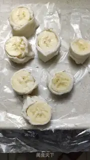 Make Hand-picked banana rolls step 4