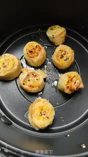 Make Hand-picked banana rolls step 6